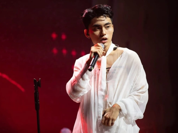 Clip biểu diễn bản hit debut của em trai Sơn Tùng bất ngờ khiến dân mạng tranh cãi: Nguyên do từ đâu?