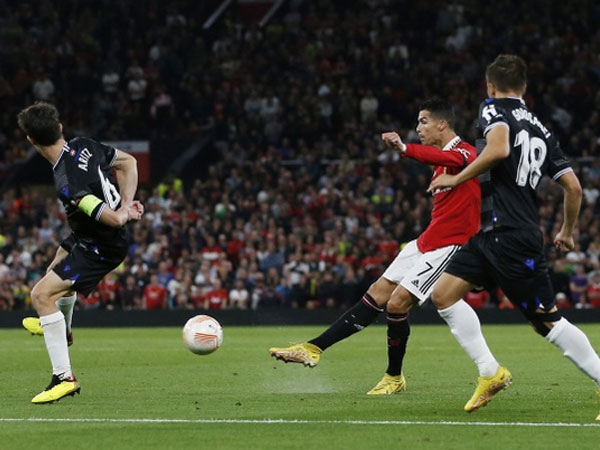 Lisandro Martinez mắc sai lầm, MU thua trận mở màn Europa League