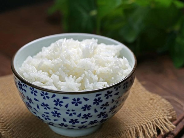 Tác hại không ngờ tới khi ăn cơm nguội và những người nên tuyệt đối tránh xa món này