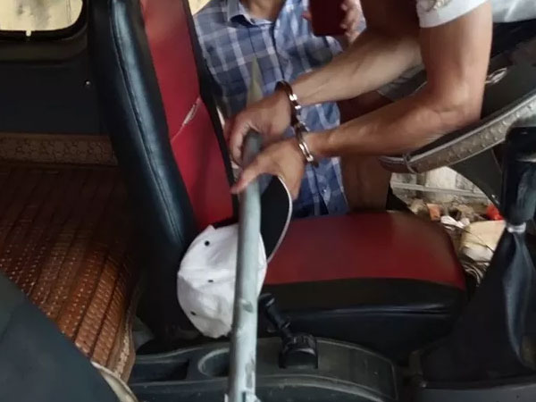 Người đàn ông bị đánh dã man vì... xin xe quá giang