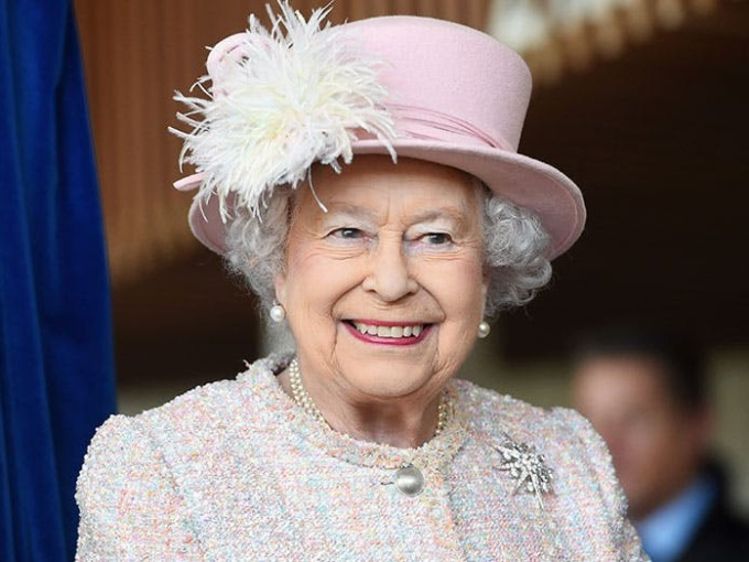Điều ít biết về đội bác sĩ chăm sóc sức khỏe Nữ hoàng Elizabeth II