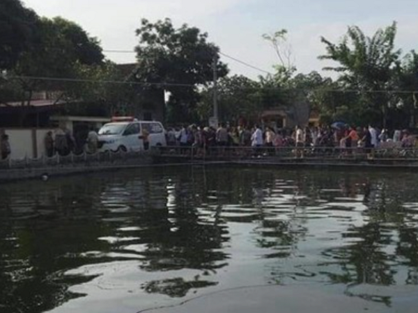 Tổ chức bắt vịt chơi Trung thu, bàng hoàng thấy thi thể bé gái dưới ao