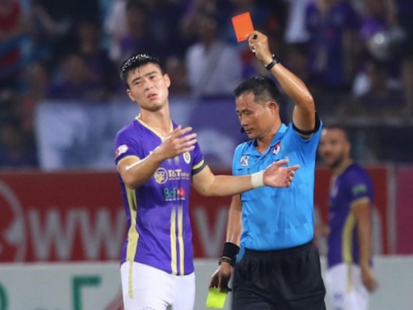 Duy Mạnh cùng 5 cầu thủ bị treo giò vòng 16 V-League