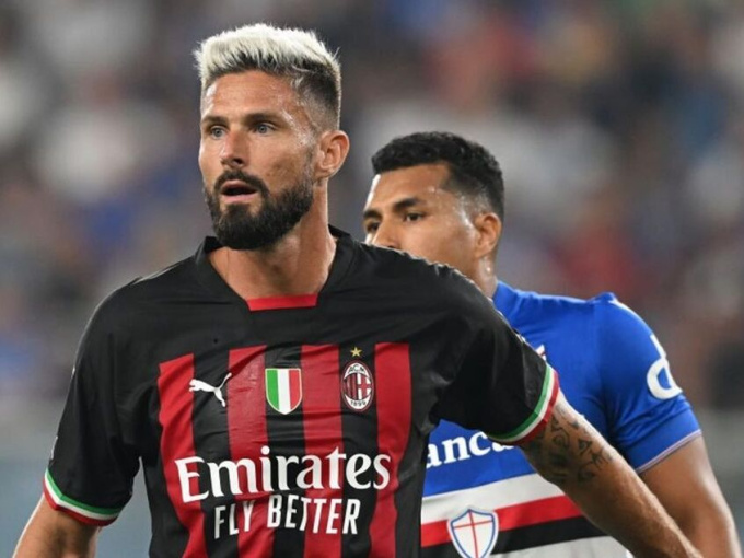 Giroud ghi bàn, Milan thắng trong thế thiếu người