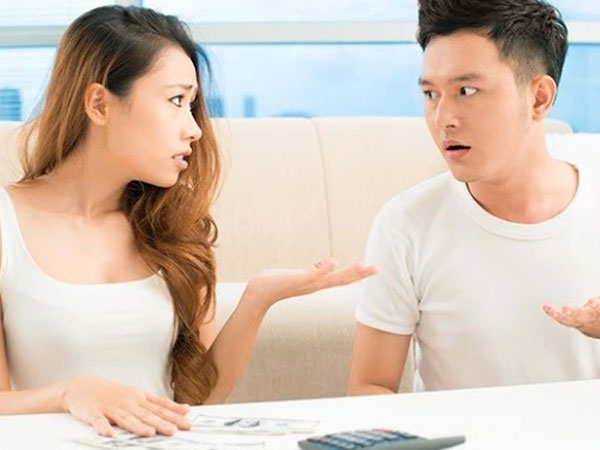 Chồng vạch ra kế hoạch chi tiêu thời bão giá khiến tôi toát mồ hôi hột