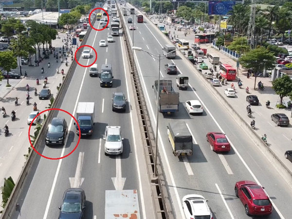 Đi vào làn dừng xe khẩn cấp trên Vành đai 3, hàng loạt tài xế dính phạt, tước giấy phép lái xe