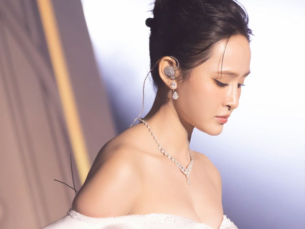 Hiền Hồ có động thái giữa tâm bão bị chỉ trích vì đi hát trở lại hậu ồn ào