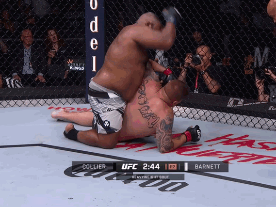 ‘Cậu bé quái thú’ tung loạt 75 cú đấm hạ knock-out võ sĩ Mỹ