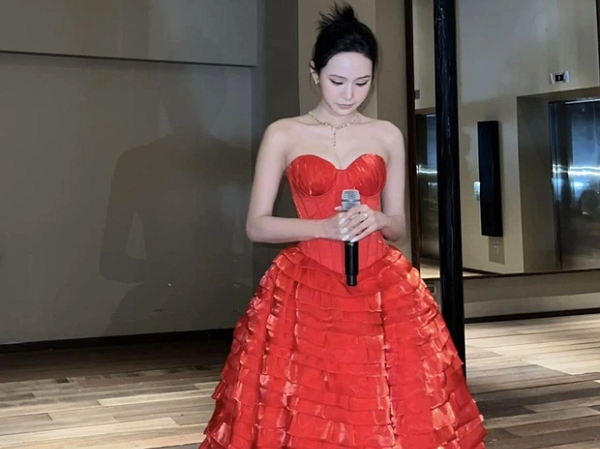Đi hát trở lại sau scandal 'anh em nương tựa', Hiền Hồ nhận phản ứng dữ dội, bị tẩy chay ngay trong show