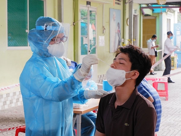 Ngày 13/9: Số ca mắc COVID-19 trên cả nước tăng vọt lên 3.301 F0, có 2 bệnh nhân tử vong