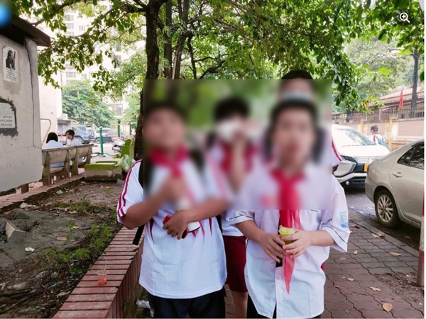 Bị bạn đánh nhưng cách ứng xử sau đó của cậu bé lớp 7 khiến người lớn phải cảm phục
