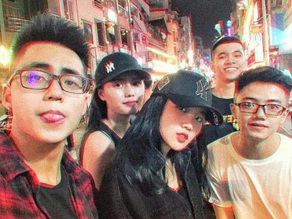 Em trai Sơn Tùng thân thiết với cựu WAGs bóng đá Việt nào?