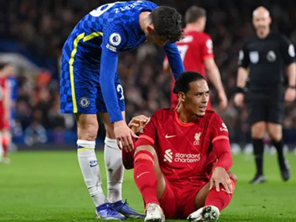 Premier League trở lại cuối tuần này nhưng trận Chelsea vs Liverpool vẫn bị hoãn