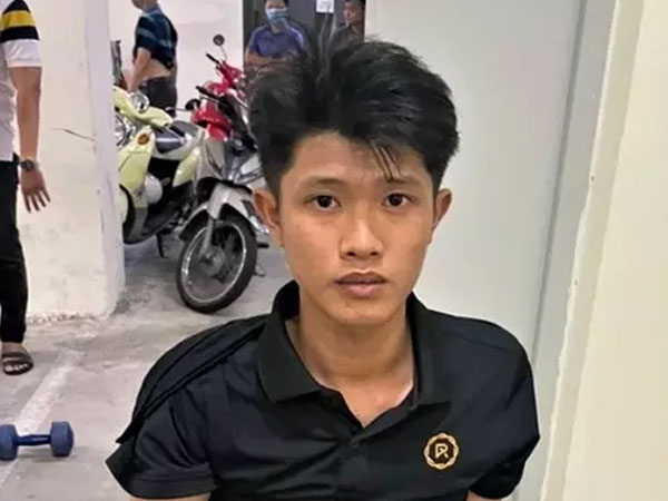 'Lấy le' với bạn gái, tông cảnh sát gãy chân rồi bỏ chạy