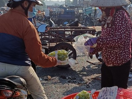 Trái cây Trung Quốc ồ ạt đổ về chợ đầu mối, giá rẻ không ngờ