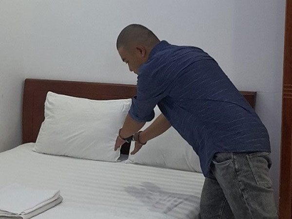 Bắt thanh niên làm nhục, gửi ảnh 'nóng' tình cũ cho bạn trai mới