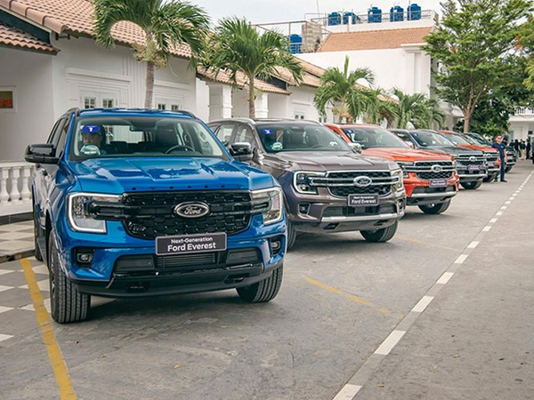 Bị 'kèm lạc' gần 200 triệu, Ford Everest tại Việt Nam vẫn đắt khách