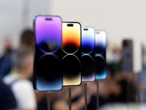 Video khoe đang dùng iPhone 14 Pro Max trước ngày lên kệ