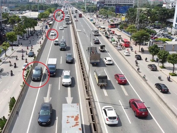 Tước giấy phép lái xe ô tô đi vào làn khẩn cấp trên đường Vành đai 3