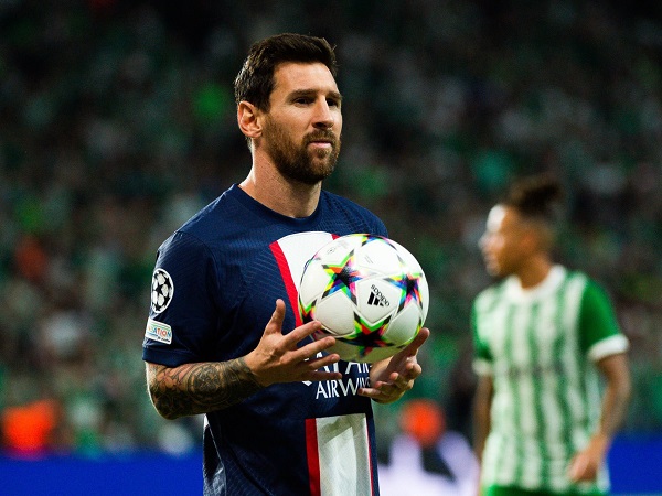Messi tàn phá hàng loạt kỷ lục Champions League, Ronaldo 'đứng ngồi không yên'
