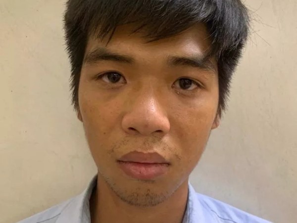 Theo bố mẹ tới quán net, bé gái 4 tuổi bị xâm hại