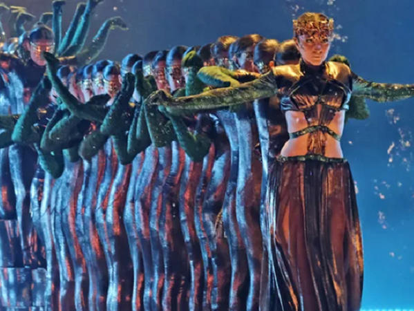 Màn múa rắn gây sốt America's Got Talent