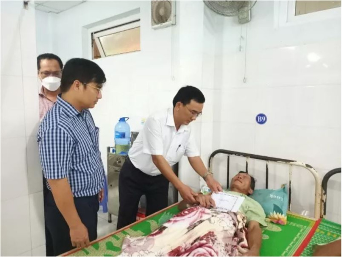 Vụ sập tường nhà xưởng khiến 5 người chết: Nạn nhân kể lại giây phút kinh hoàng