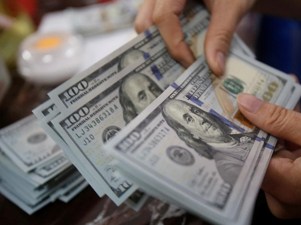 Giá USD tại nhà băng tăng lên mức kỷ lục