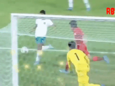 Thủ môn U20 Indonesia chấn thương rợn người, nguy cơ lỡ đại chiến U20 Việt Nam