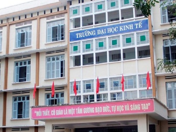 Giảng viên khoa Luật nhờ sinh viên thi hộ