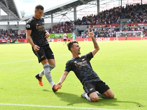 Tân binh Fabio Vieira lập siêu phẩm, Arsenal đòi lại ngôi đầu bảng