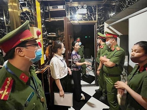 Yêu cầu 'xóa sổ' 40 phòng hát karaoke ở Hà Nội