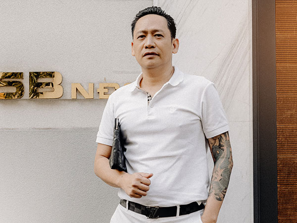 Ca sĩ Duy Mạnh: 'Việt Nam hay kiểu giả nghèo giả khổ, nhất là nghệ sĩ đi dép tổ ong, ăn mì tôm, cá khô'