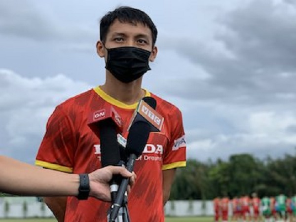 Thủ quân Đỗ Hùng Dũng: 'Khi tập trung ĐTQG là phải gạt V.League qua một bên!'