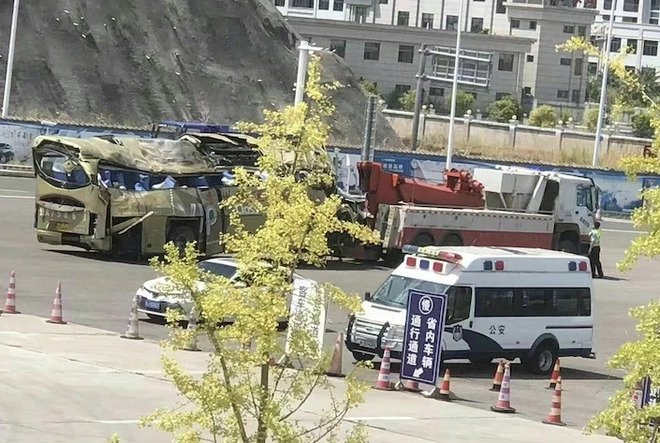 27 người chết trong vụ tai nạn xe khách khi đi cách ly ở Trung Quốc