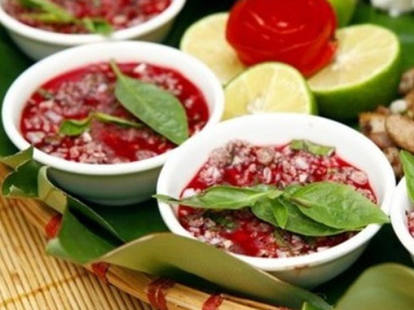 Ăn tiết canh lòng lợn, người đàn ông Hà Nội phải nhập viện cấp cứu