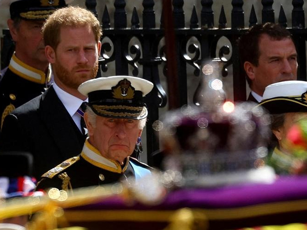 Chùm ảnh: Thành viên Hoàng gia Anh đau buồn trong ngày cuối bên linh cữu Nữ hoàng Elizabeth II