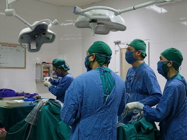 Cô gái 17 tuổi bị vỡ gan, máu chảy tràn ổ bụng cả lít được cứu sống thần kỳ