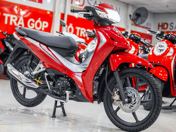 Loạt xe máy nhập khẩu bất ngờ giảm giá sâu trong tháng 9