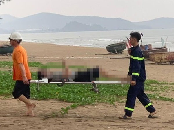 Tìm được 2 thanh niên mất tích vì lật thuyền thúng ở biển Cửa Lò