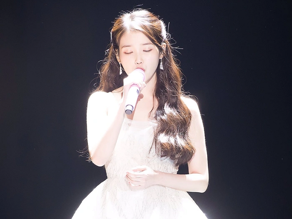 IU khiến fan sốc khi tuyên bố ngừng hát hai siêu hit 'Palette' và 'Good Day'