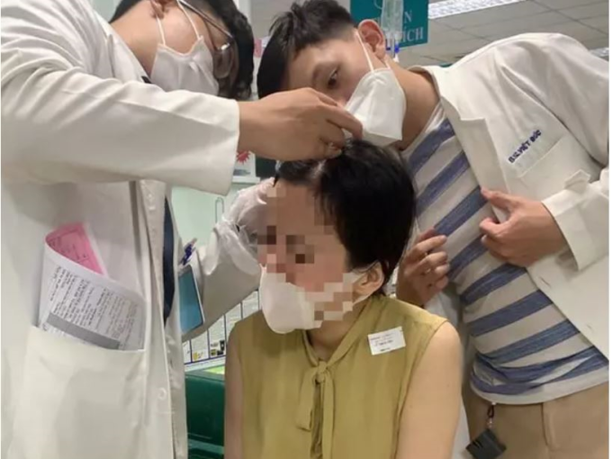 Một hoa hậu tố bị đánh chảy máu đầu tại công an phường