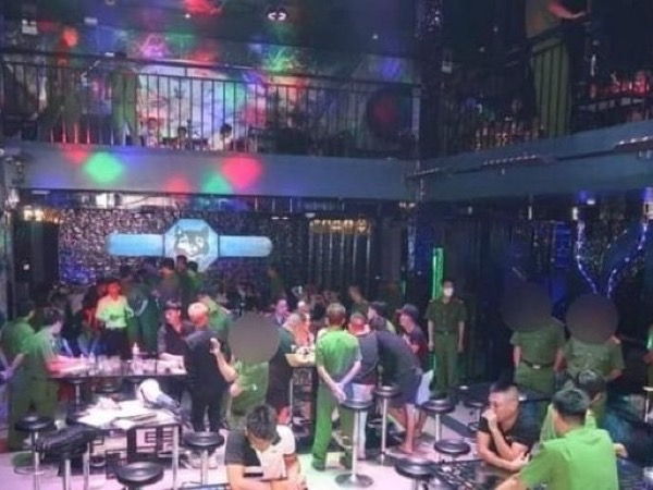 Cảnh sát 'đổ bộ' vào quán bar, phát hiện 57 dân chơi dương tính ma túy