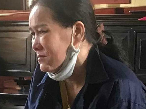 Bị đấm vào mặt, đâm chết chồng hờ