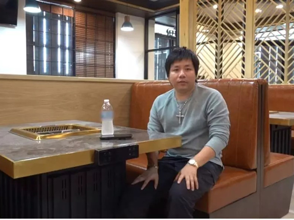 Khoa Pug tuyển người rửa bát, nhặt rau lương 100 triệu/tháng