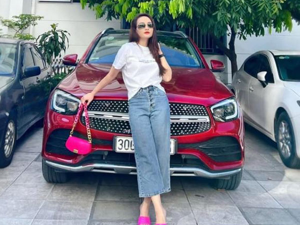 Tự thưởng cho mình xế hộp 5 tỷ sau khi được chồng tặng xe 2 tỷ, khối tài sản của Bảo Thanh hiện tại khủng cỡ nào?