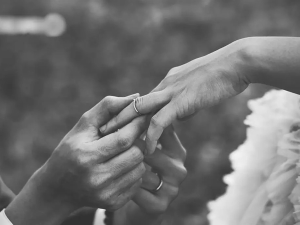 Yêu 10 năm bạn trai không cưới, cô gái băn khoăn dừng hay tiếp, dân tình: 'Chạy ngay đi!'