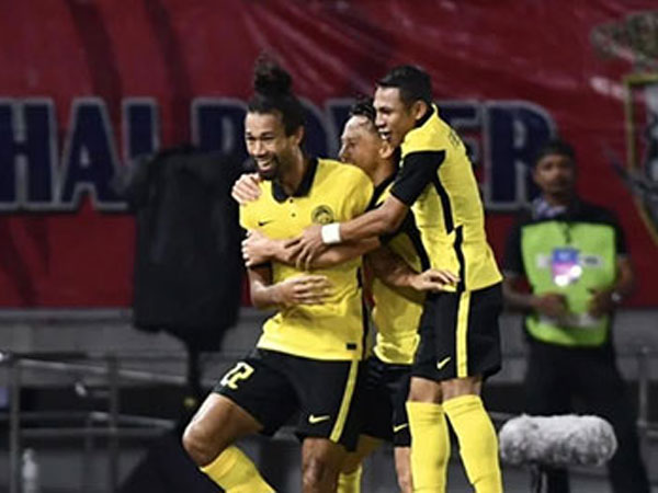 Chanathip rời sân sớm, Thái Lan bị Malaysia loại cay đắng trên chấm penalty