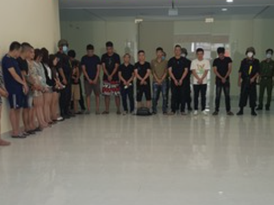 Hàng chục nam nữ bị phát hiện đang ăn chơi tập thể trong chung cư