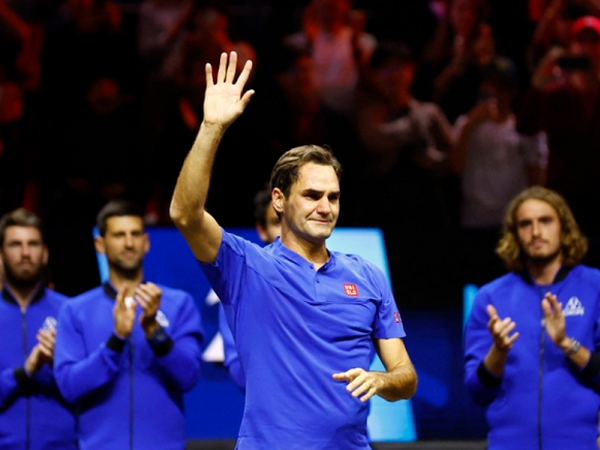 Federer khóc sau trận cuối sự nghiệp